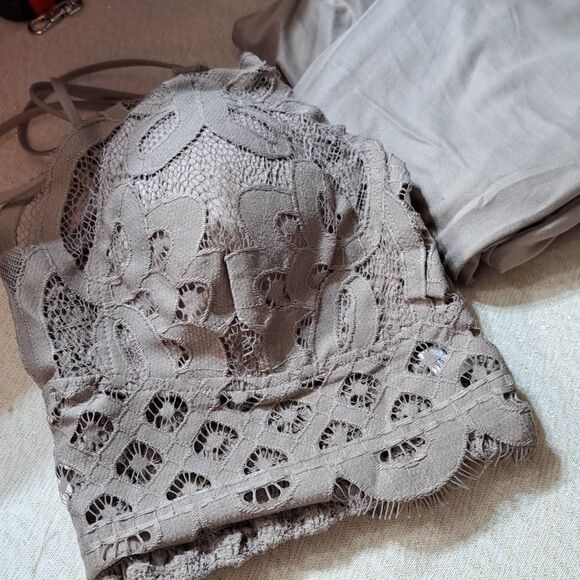 Zenana BUNDLE SET Ash Mocha LEGGINGS AND CROPPED BRACELET LACE TOP - Picture 5 of 6